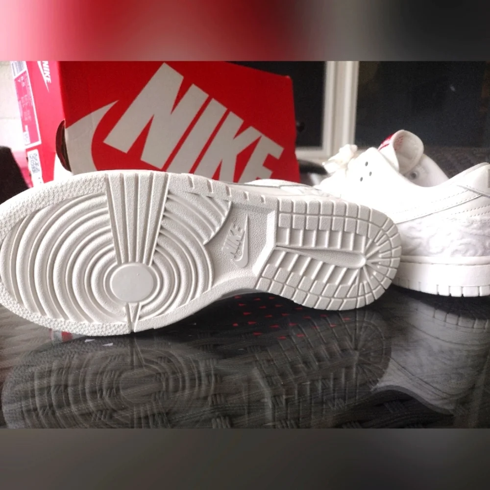 Nike Dunk Give Her Flowers Sneakers New In Box - Picture 7 of 8